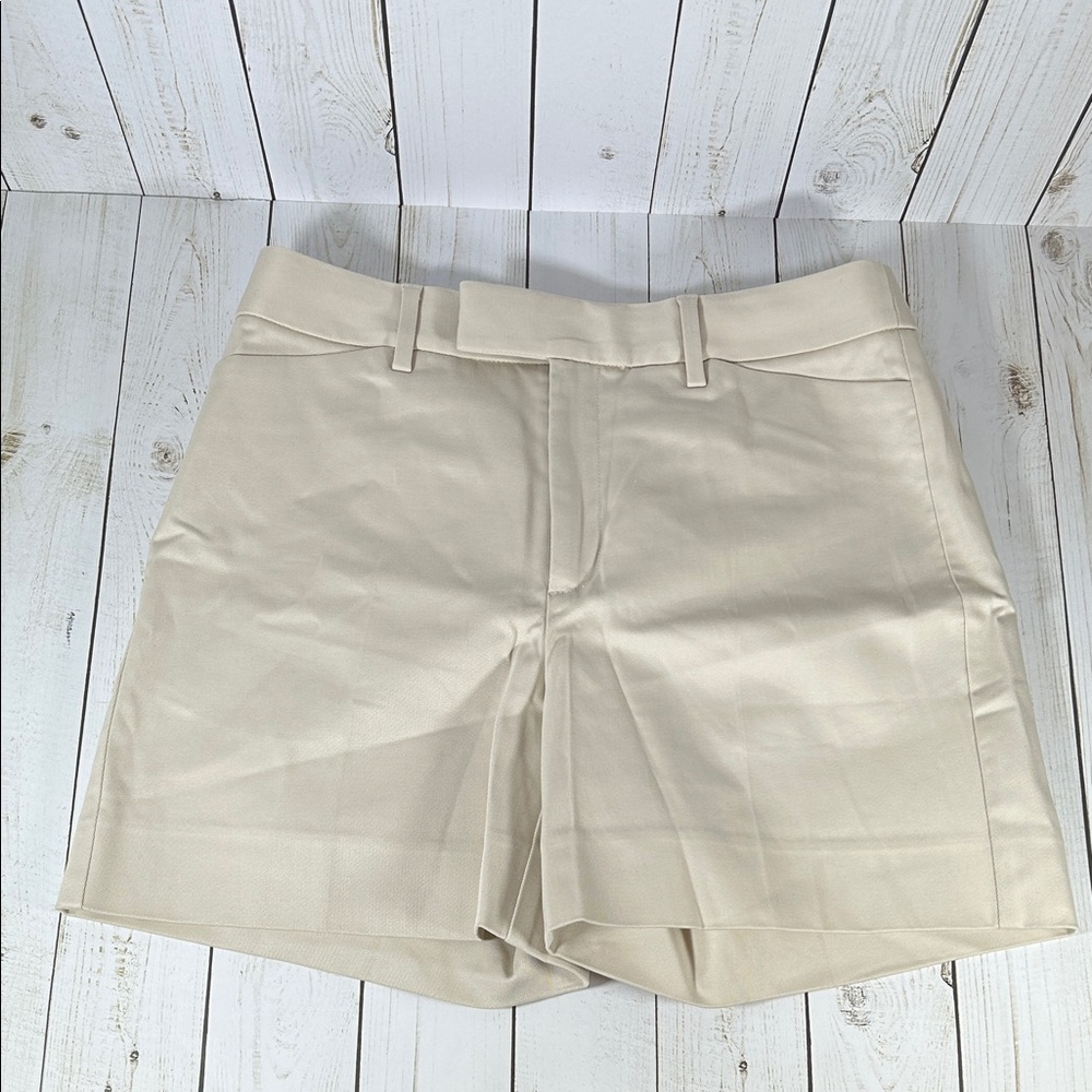 BANANA REPUBLIC • Beige Women's Shorts